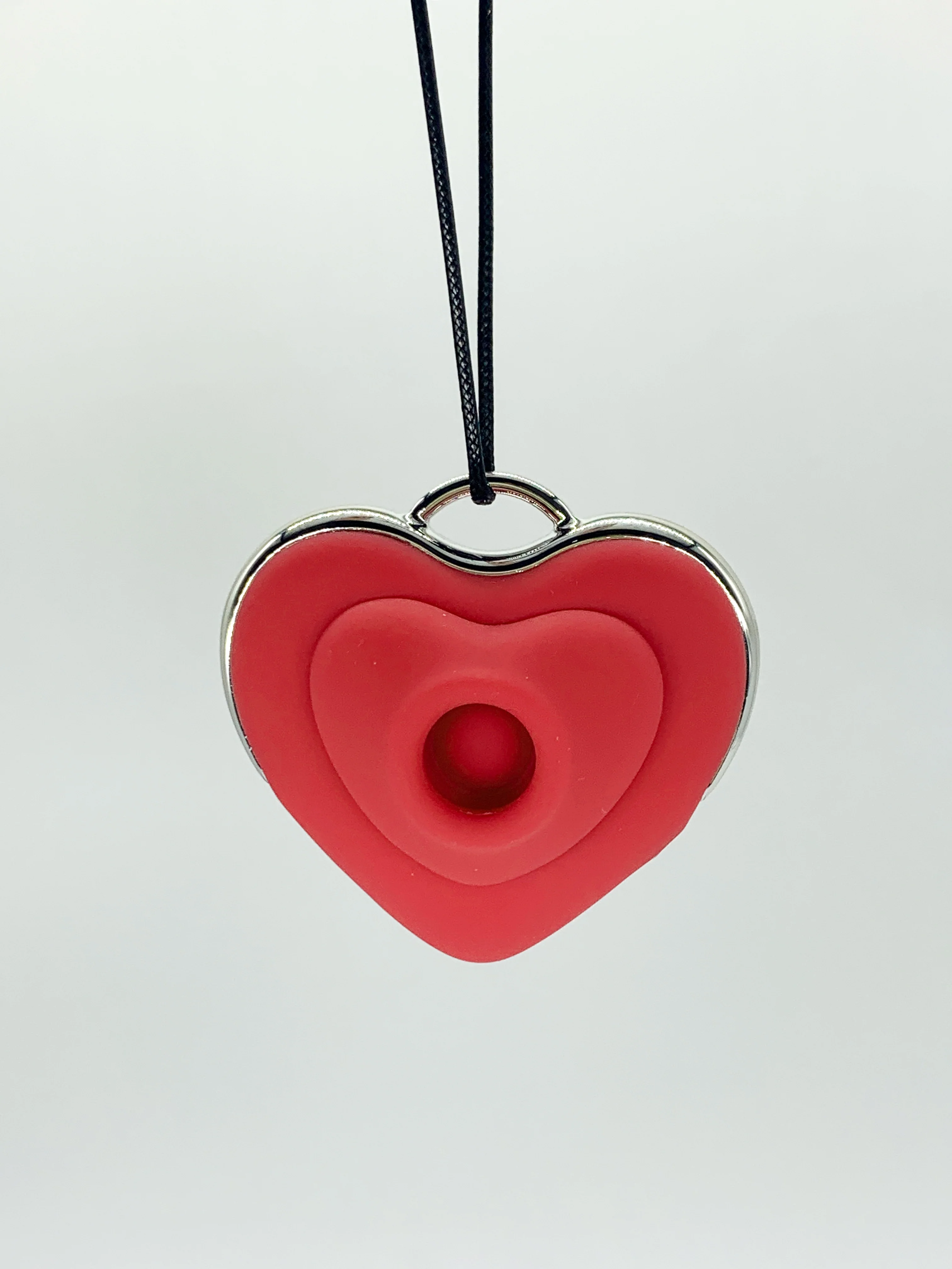 Le Heart Suction Vibe in Red - Image 2