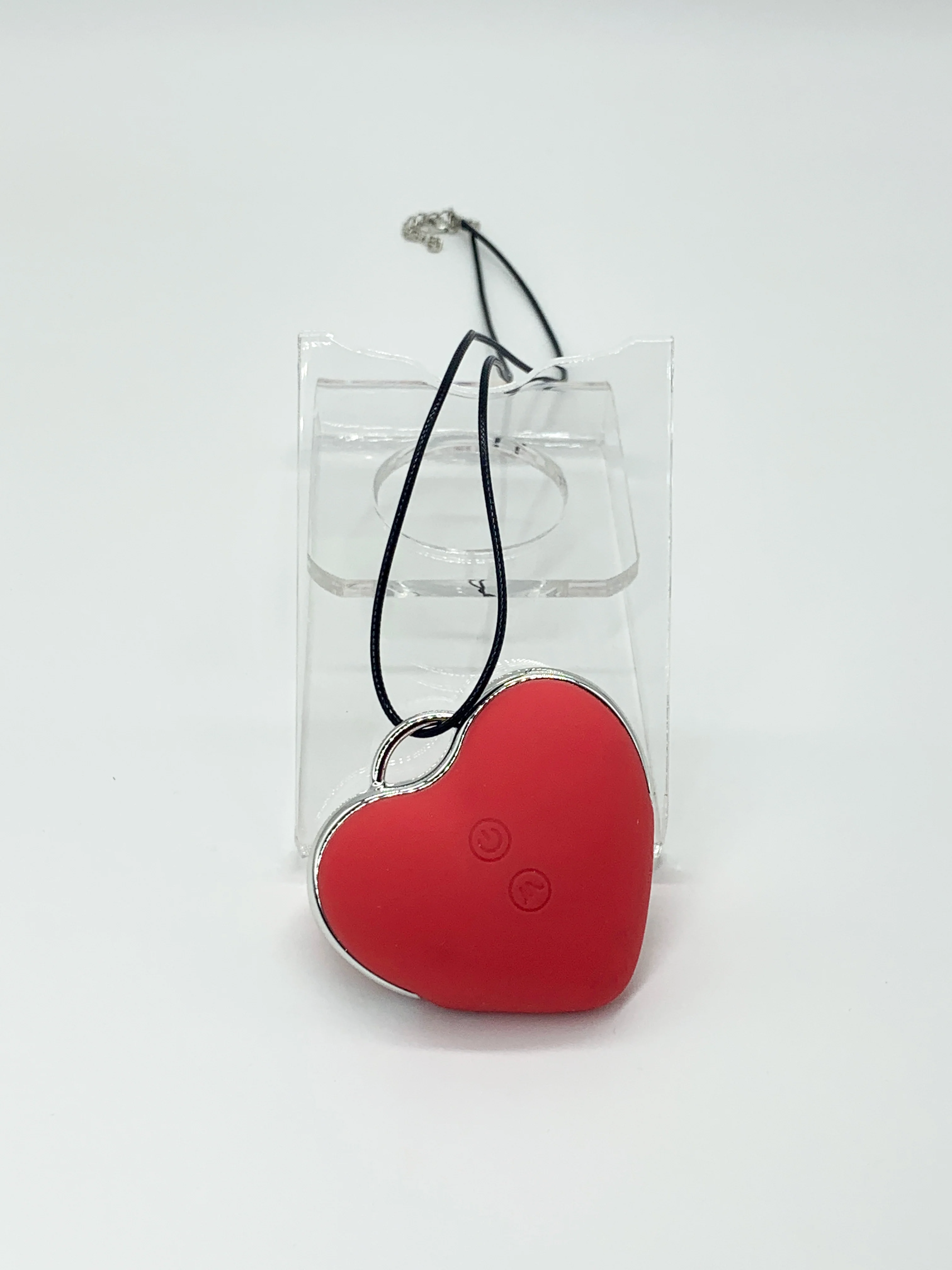 Le Heart Suction Vibe in Red - Image 4