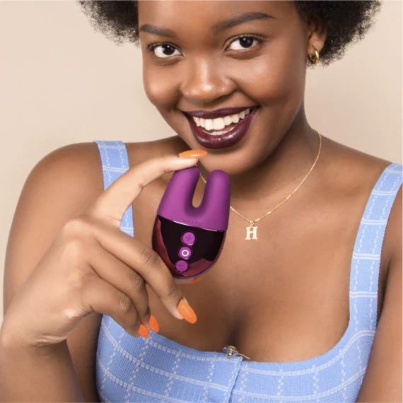 Le Wand Double Vibe in Dark Cherry - Image 8